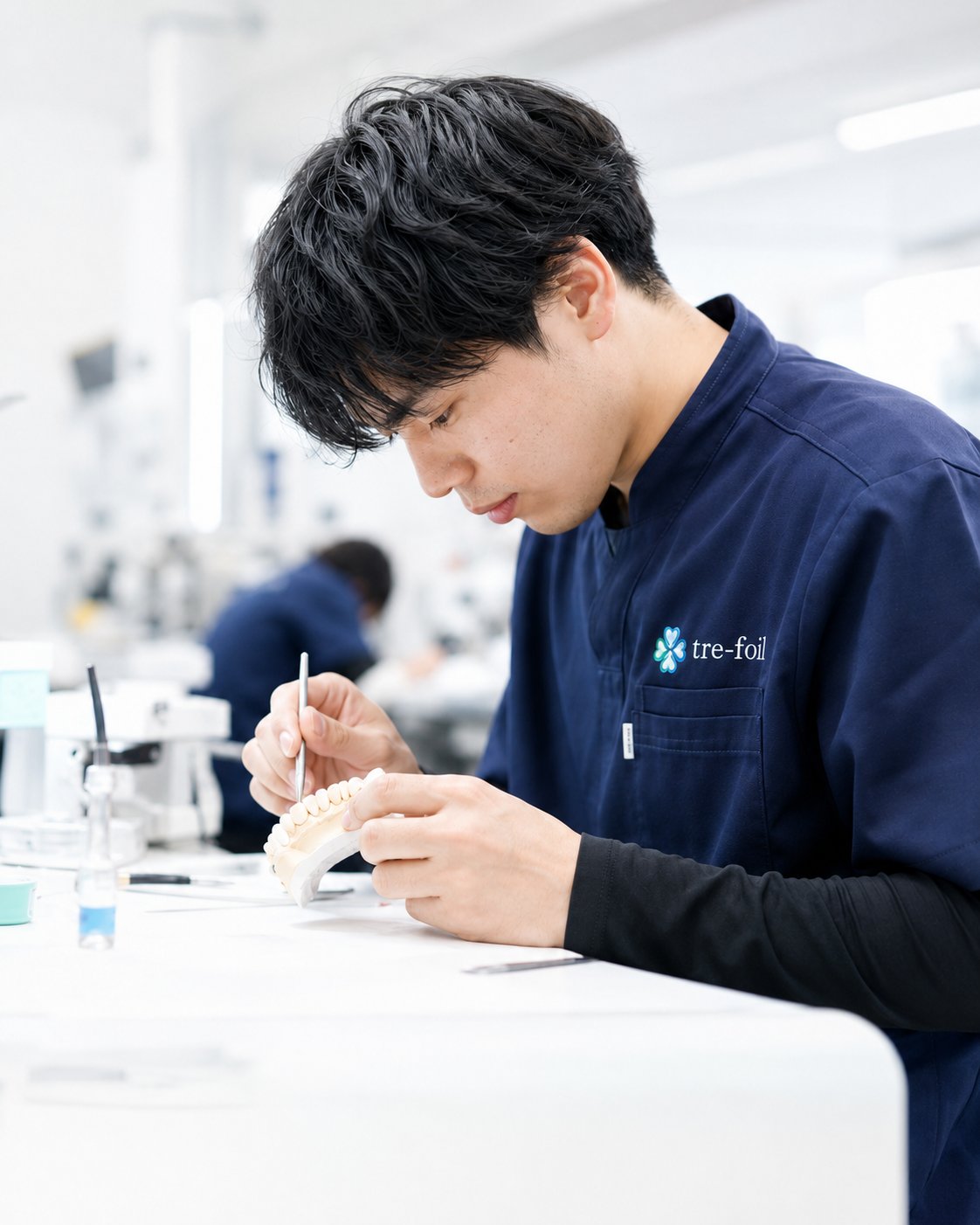 技工物を製作するtre-foilのスタッフ